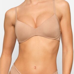 Skims Wireless Plunge Bra NWT 34 B